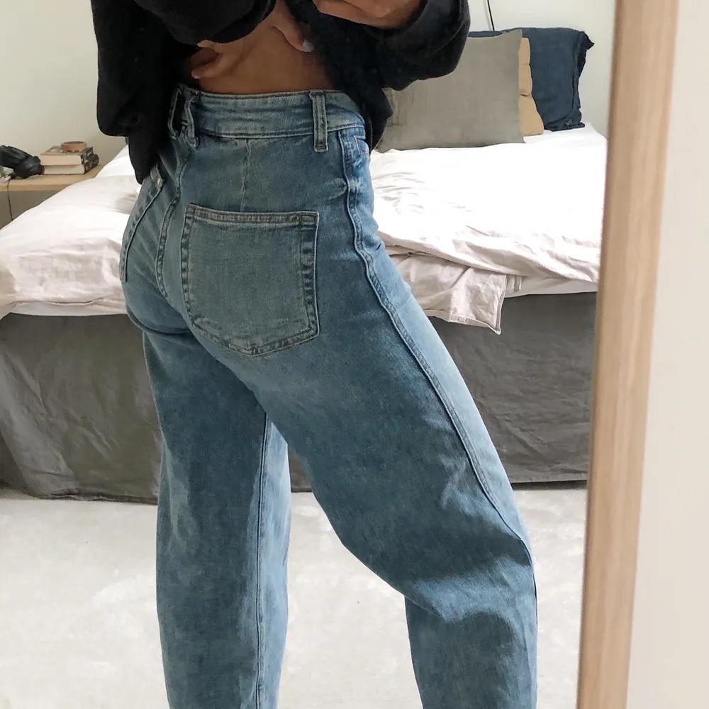 Hm’s culotte high waisted raka jeans! Så snygga och sköna💕💋storlek 34 men passar 32 också, jättebra skick! Är 158 cm lång💞 säljs för 250 eller bud! 70kr frakt💗. Jeans & Byxor.