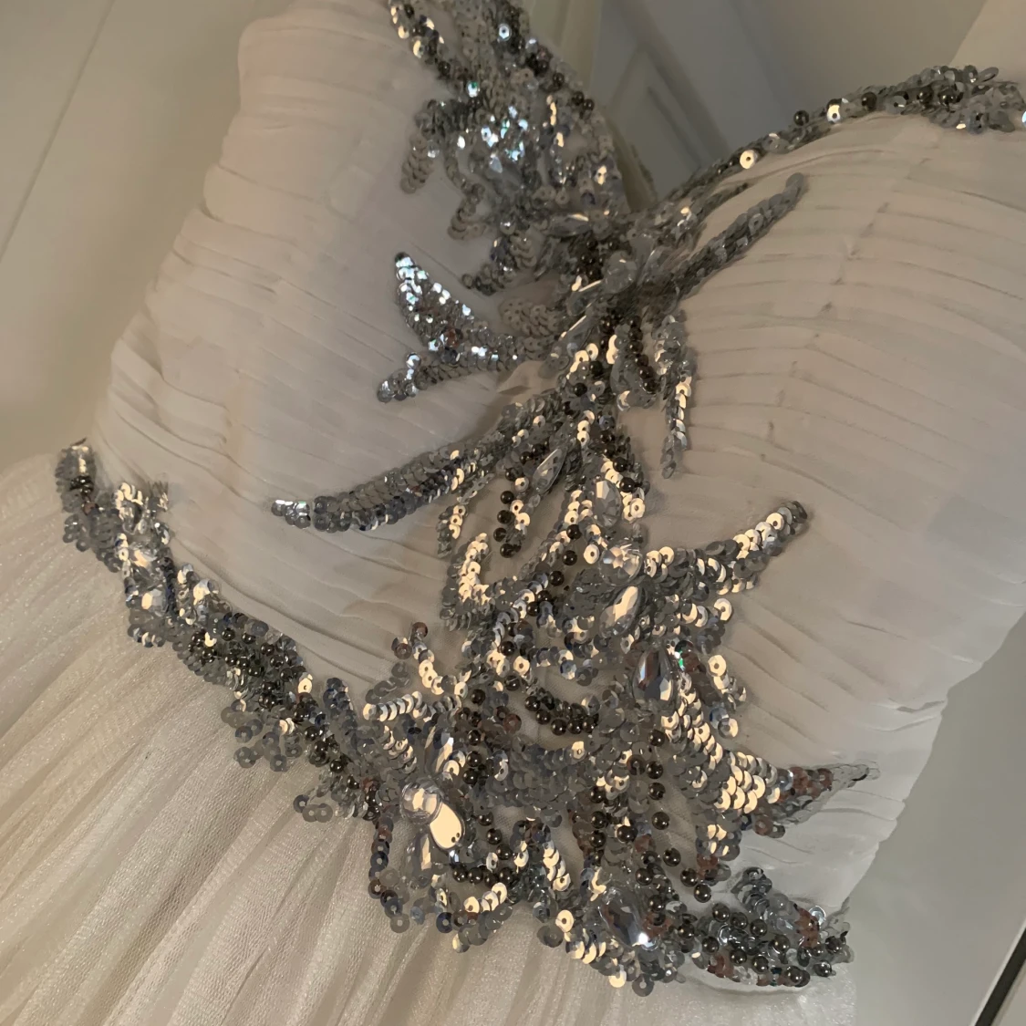 Jätte fin vit klänning - 90