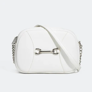 HELT NY vit väska från Glitter - HELT NY vit väska från Glitter. Alla lappar och skyddspapper kvar. Felköp... köpt för 199 säljer för 100. Köpare står för frakt🦋