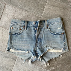 Levi’s shorts, strl 34 - Knappt använda Levi’s shorts storlek 34, 150kr exklusive frakt eller högsta bud