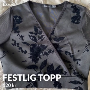Festlig topp - Helt ny crop top, aldrig använt. Nätarmar med sammets mönster.
