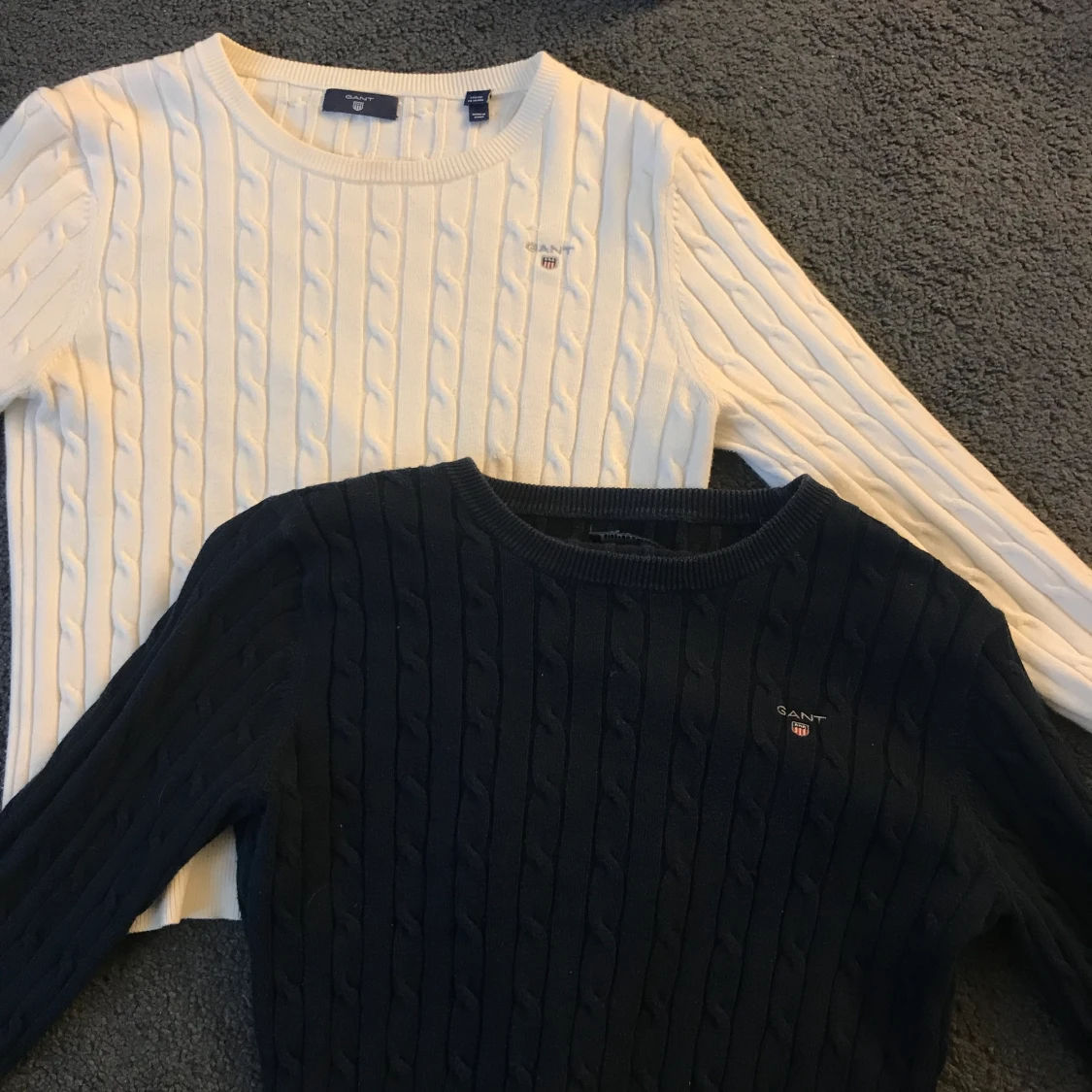 Gant stickade tröjor