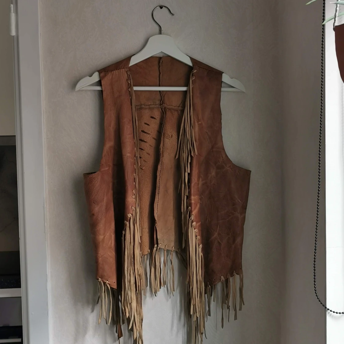 Läderväst med fransar - 91