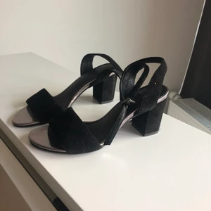 Klacksko Vagabond  - Knappt använda klackskor från Vagabond. Storlek 36. Klackhöjd: 7cm   Skickar med PostNords spårbara tjänst