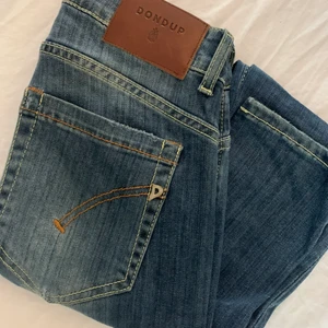 Dondup jeans  - Dondup jeans i stl 26 knappt använda