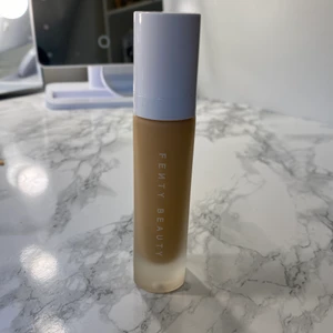 Fenty beauty PRO Filt’r foundation  - Knappt använd den. 2 ggr max. Så den är nästan full. I nyansen 240.  Tyvärr passar inte den mig. 😔 Frakten ingår i priset. 