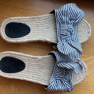 Skor  - Bershka skor! Använd några fåtal tillfällen. Är lite för små för mig och är vanligtvis en 38-39. 