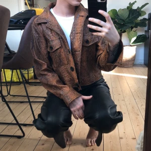 Jacka från boohoo - Snake jacka från boohoo, aldrig använd 