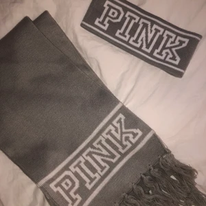 Grå halsduk och pannband från Pink - Grått set från Pink som passar perfekt till vintern❄️ Halsduken använd ett fåtal ggr och pannbandet aldrig använt!✨