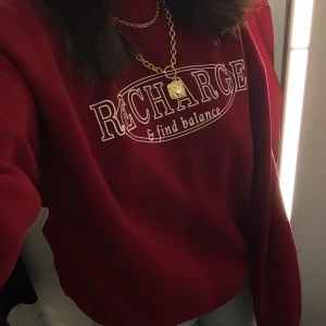 Vintage lik tröja - INTESSEKOLL! Någon som är intressead av denna sweater? Bud startar på 249kr, skriv i kommenterarerna om ni kan tänka er ge mer. Tänk på att lägger man ett bud måste man kunna tänka sig betala också!