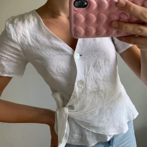 Linneblus  - Jättesöt linneblus från hm som tyvärr inte kommer till användning. Frakt ingår