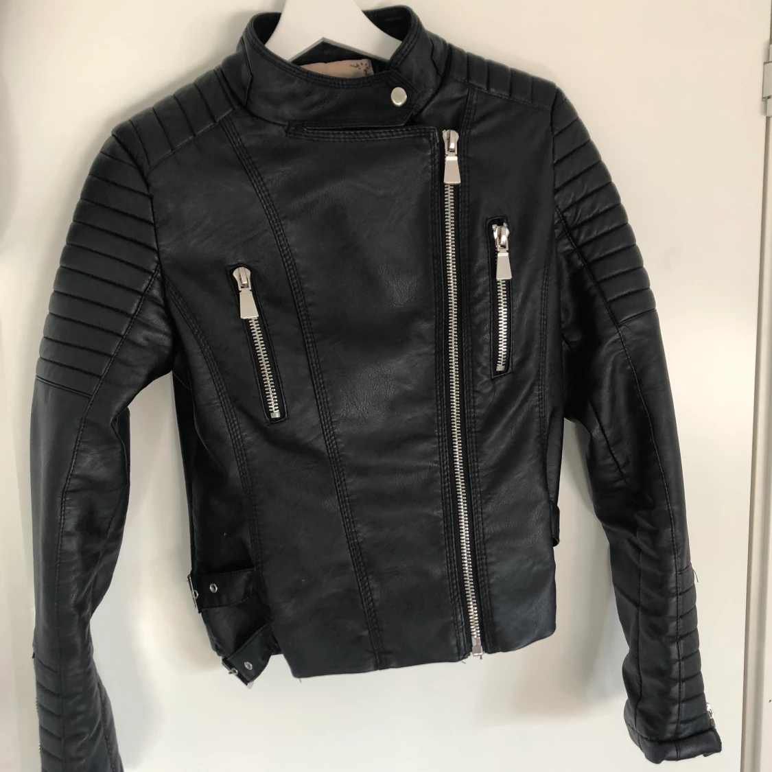 Svart skinnjacka från chiquelle, strl 38 - 90