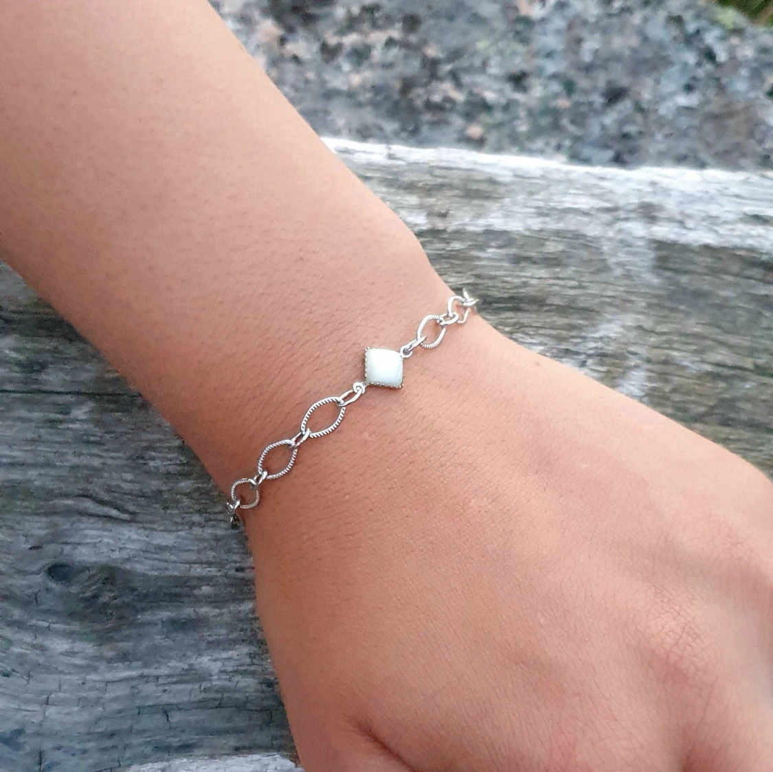 Silvrigt kedje armband