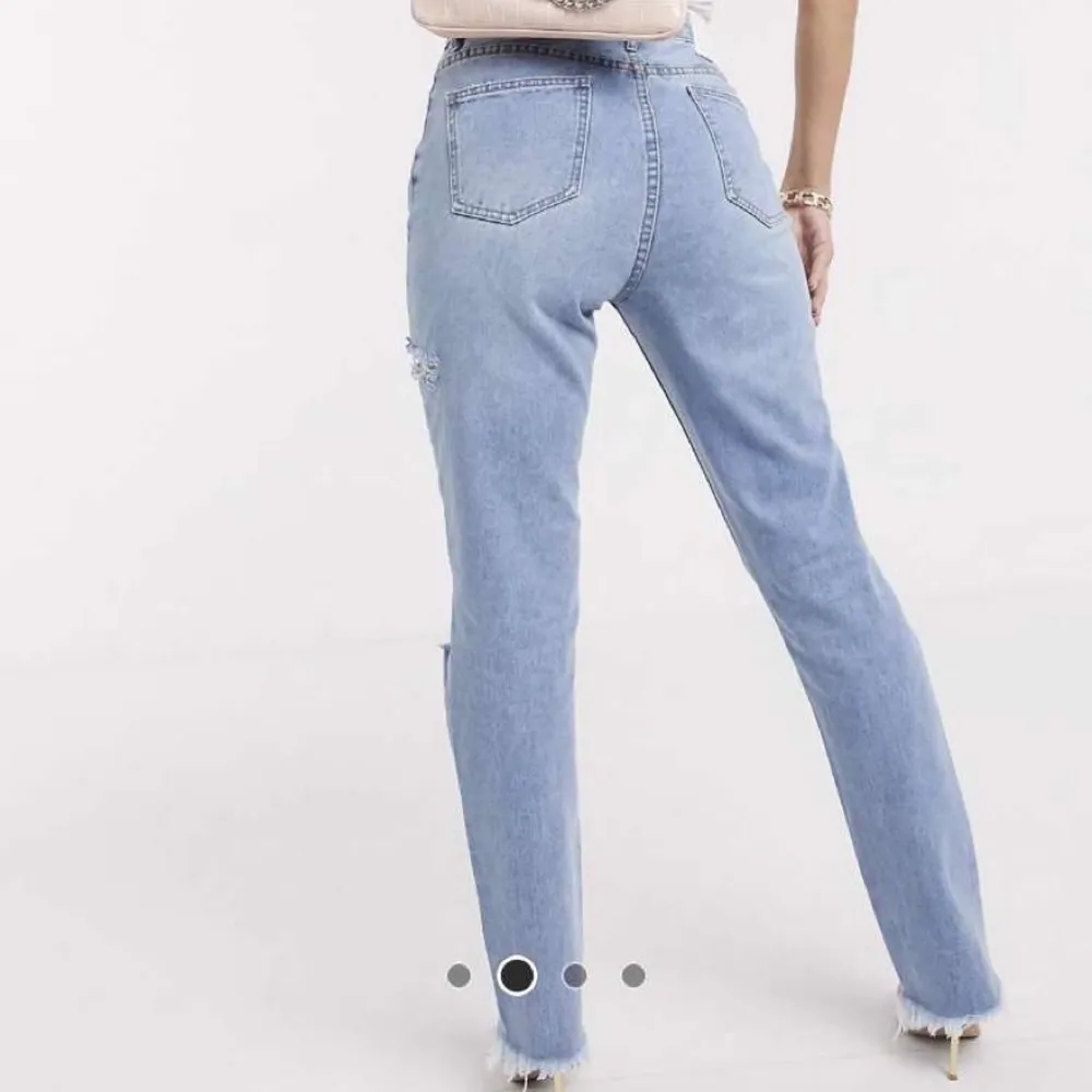 Skitsnygga jeans från missguided, helt oanvända endast testade 💙 300 eller högsta bud +frakt . Jeans & Byxor.
