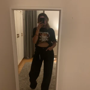 As snyggaaaa jeans  - Säljer ett par as snygga jeans som är helt oanvända då jag beställde fel storlek:// passar nog någon som är runt 170/175cm 🥰 