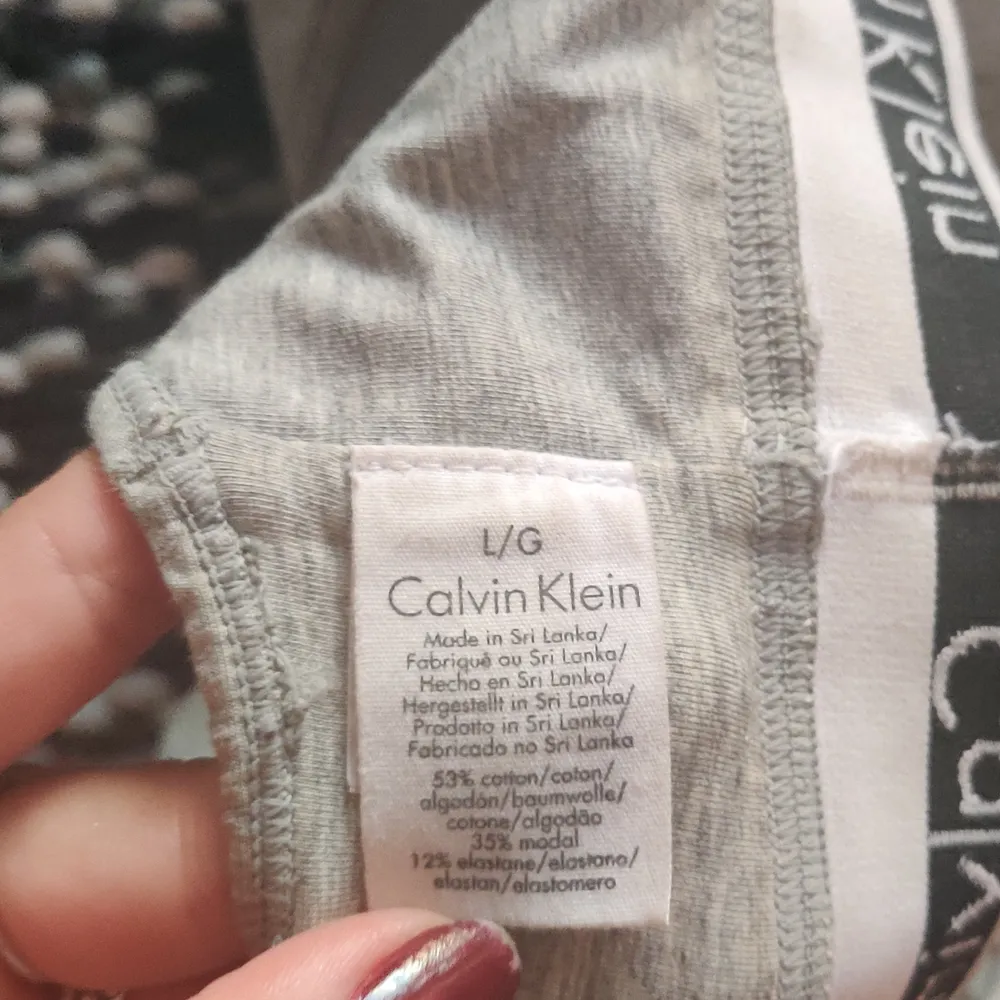 Säljer denna Calvin Klein bh då den tyvärr inte kommer till användning! Storlek L, dock lite för liten för mig som har storlek 80E i BH. Frakt ingår i priset!🤗🤗. Toppar.