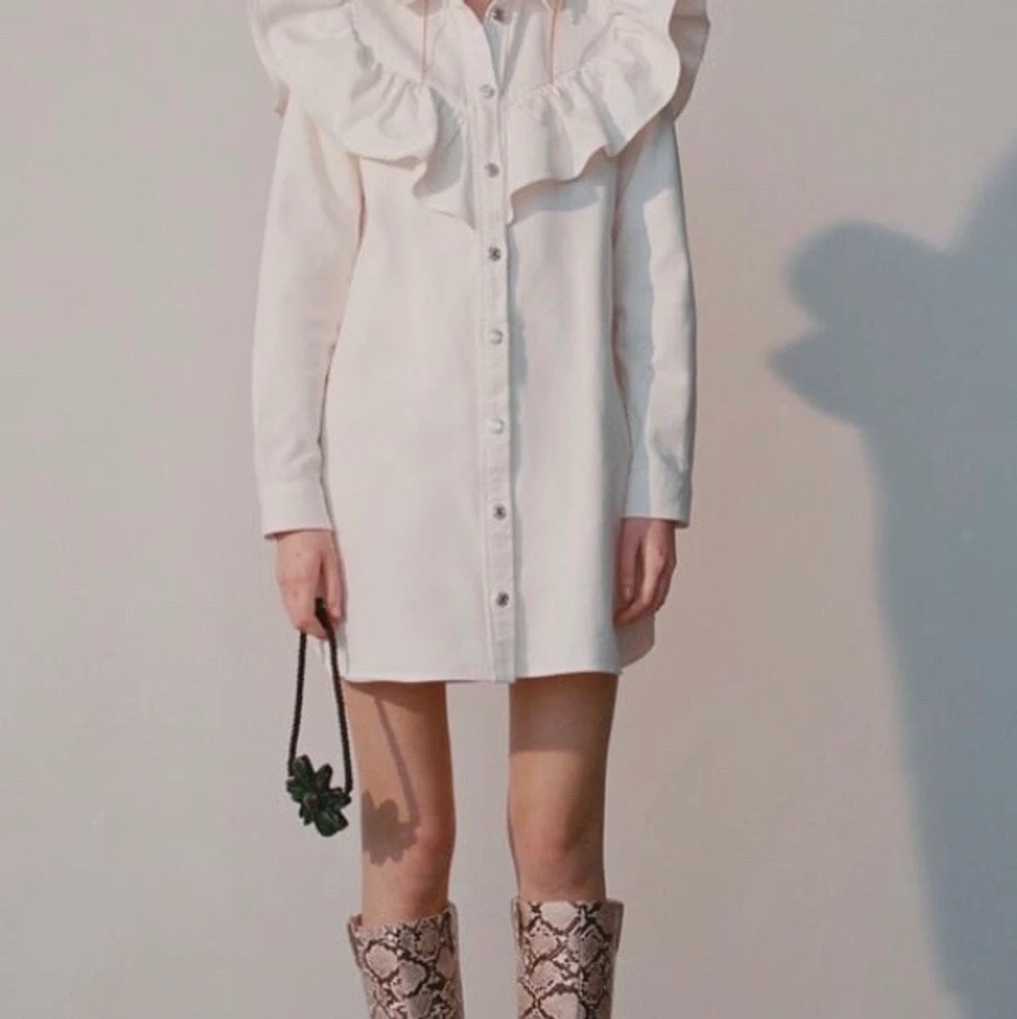 Jeansklänning med volang - 90