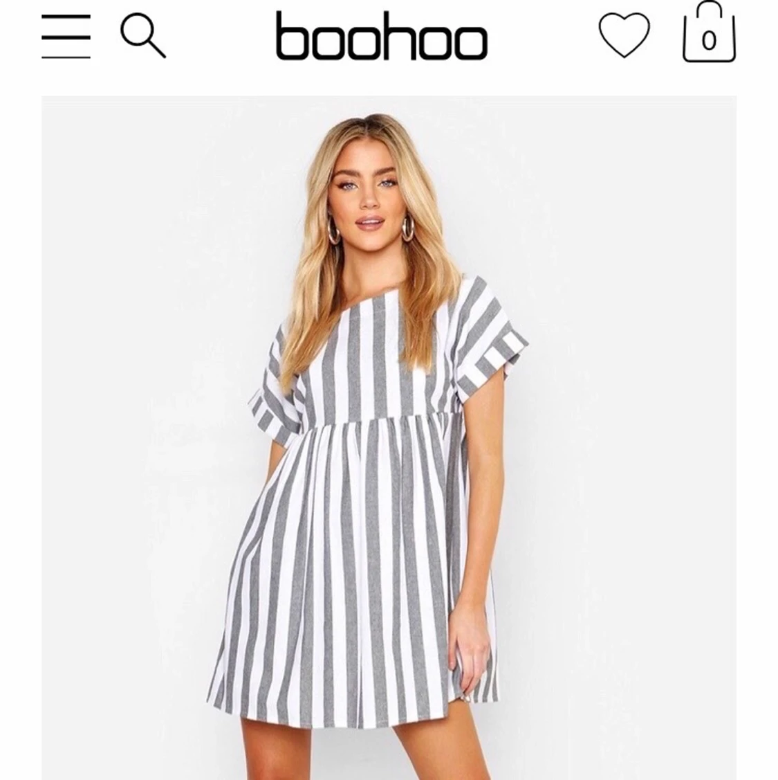 Oanvänd klänning från Boohoo