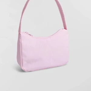 Väska  - Säljer min väska från Gina, bara använd en gång och är då i mycket bra skick!💗