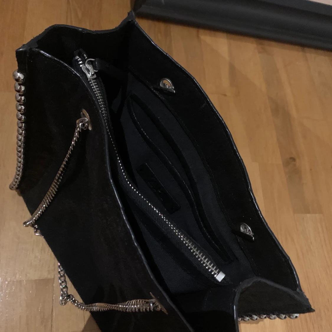 ZARA väska med silverdetaljer - 91