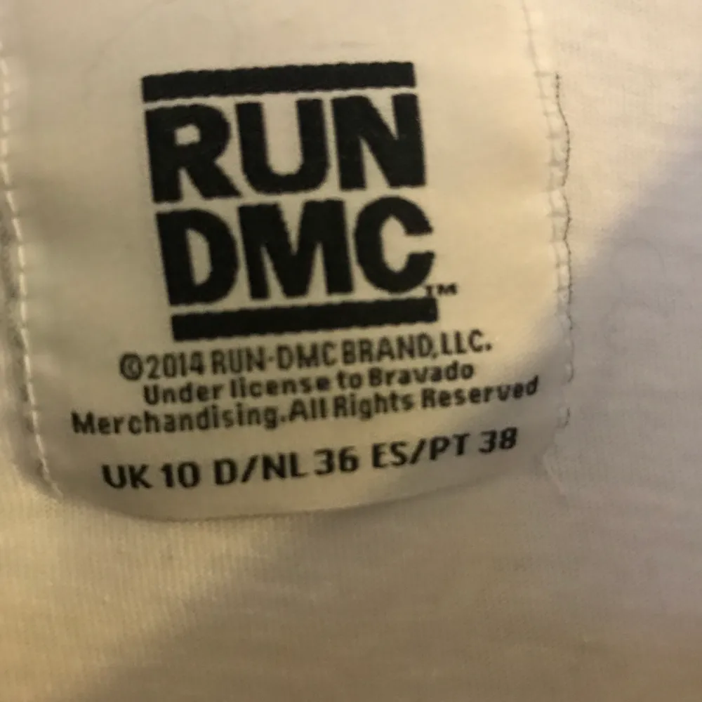 RUN DMC t-shirt i fint skick. . T-shirts.