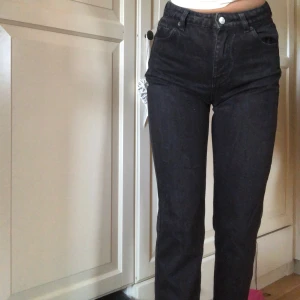 Mom jeans - Från pull &bear i bra skick! Men för små för mig.. köparen står för frakt😋