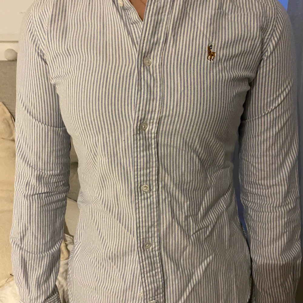 Jag säljer mina Ralph Lauren skjortor. Storlek 0 som motsvarar XS. Styckpris: 200kr. Paketpris 350kr. Hör av er för frågor. Frakt tillkommer 🌸. Skjortor.