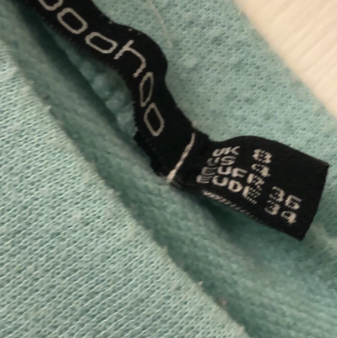 Fin croppad sweatshirt från boohoo - 90