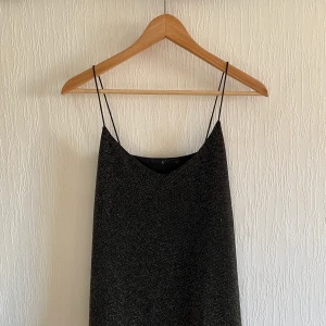 Linne från Åhléns stl S - Festlinne från Åhléns. Använt fåtal gånger. Passar XS-M. 