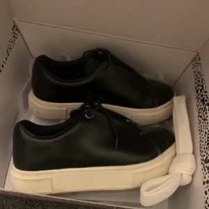 Eytys - Skriv för mer info