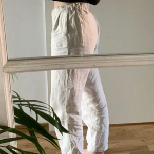 linnebyxor - skitsnygga linnebyxor ifrån mango, används inte längre därav säljer jag, kan absolut tänka mig att sänka i pris!