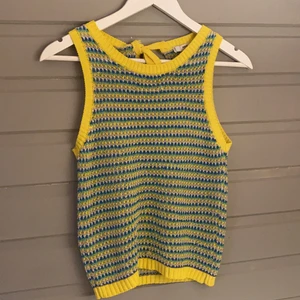 Topp från mango - Superfin tröja som knappt är använd. Köpt i Spanien för 300kr men säljer för 250kr då den knappt är använd. Dm för mer bilder