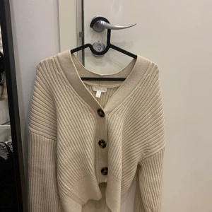 Cardigan  - Från hm, använd en gång i storlek xs men passar en s också! 