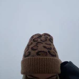 MÖSSA - Mössa från zalando, aldrig använd. 80 kr + frakt 🚚 