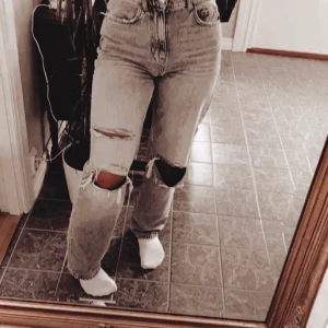 Jeans - Använt ett fåtal gånger så som nya, nypris på byxorna är 600 så extremt billiga nu. 