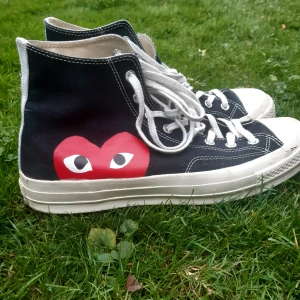 CDG Converse Storlek 45 - CDG converse köpta för ca 6 månader sedan. Skicket är 7/10
