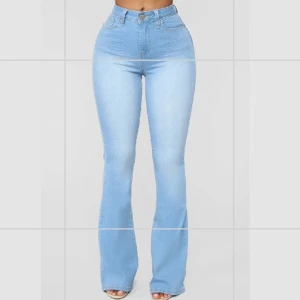 Fashion Nova jeans - Super fina fashion nova jeans, köpes för ca 300kr+ leveransavgift och tull. Allt gick sammanlagt på 570kr. Säljer nu då dom tyvärr är för stora för mig🥺 har alla prislappar kvar och har aldrig används. De passar bra på dig som är längre än mig, jag är 163 cm. Men går såklart att klippa om du är kortare💓 Jeansen är i storlek 3 som motsvarar en S