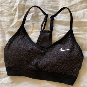 Sport bh nike - frakt tillkommer 63kr