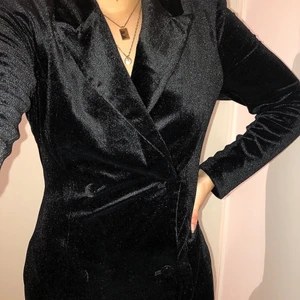 Satinklänning - Satinklänning från Nelly.com. Använd endast 1 gång! Super fin till nyår ✨