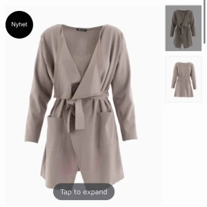  - Kappa/trenchcoat i storlek M/38 i bra skick, säljer dessutom en i beige/caramel färgad storlek S exakt likadan 