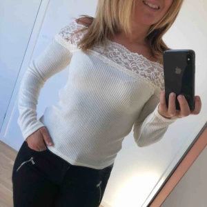  - Oanvänd söt tröja från HM. Kan hämtas lr skickas emot porto :)