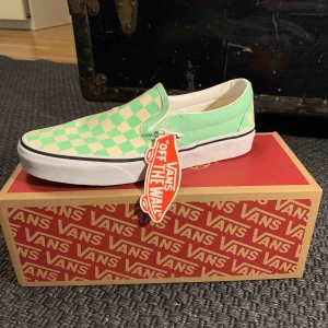  - Helt oanvända (provade en gång) ljusgröns rutiga vans från vans webbshop. Möts upp eller så står köparen för frakt. ❗️❗️SISTA CHANSEN❗️❗️