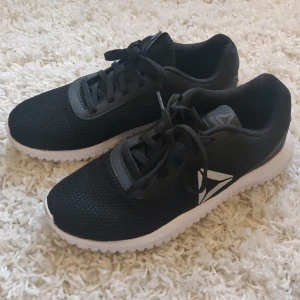 Reebok flexagon - Skor från Reebok, använda 1 gång