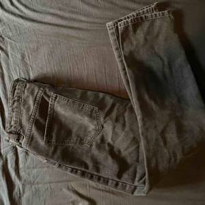  - Ett par nya mom jeans från Gina. Säljer för att dom ej kommer till användning. Helt oanvända