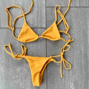  - Helt ny bikini, lappar sitter kvar. säljes pga fel storlek, frakt tillkommer