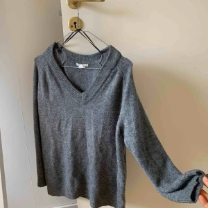  - SUPERSKÖN stickad tröja från H&M. Så mjuk och skön. Frakt ingår ej.