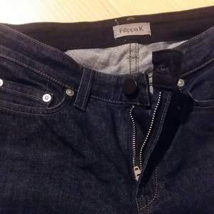Filippa K jeans storlek 27/32 i nyskick Flera bilder kan skickas vb