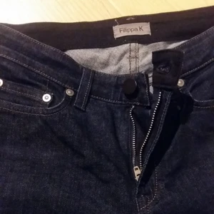  - Filippa K jeans storlek 27/32 i nyskick Flera bilder kan skickas vb