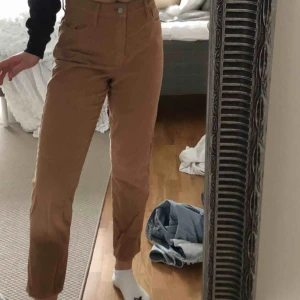  - Säljer dessa byxor från hollister som är för stora för mig och sitter därför lite löst som man kanske kan se på bilden🌟