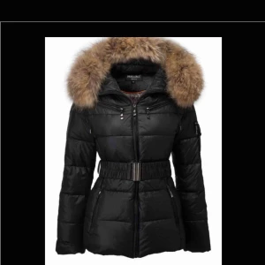  - Använd endast en vinter jävligt snygg perfekt skick inga skador någonstans . Äkta päls .  Hollies 